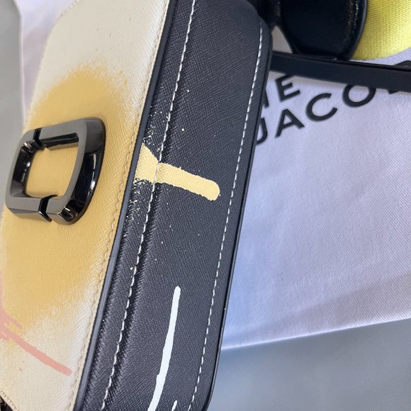 Marc Jacobs Snapshot leather crossbody - Picture 8 of 9